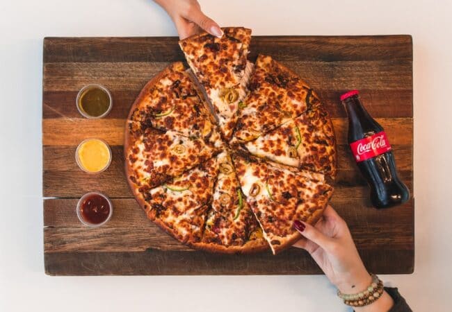 Care este pluralul cuvântului „pizza”?